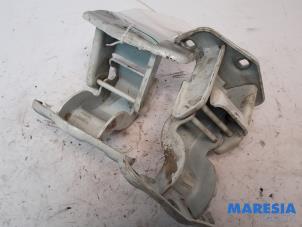 Gebruikte Scharnierset Nissan NV 300 1.6 dCi 125 Prijs € 127,05 Inclusief btw aangeboden door Maresia Parts