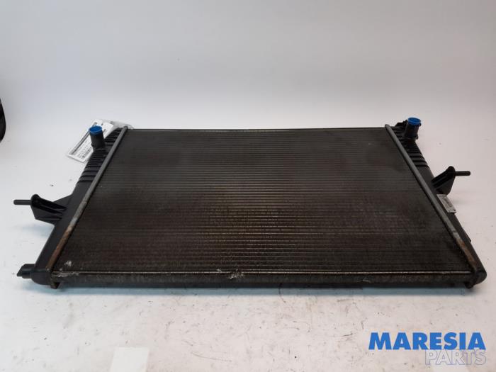 Gebruikte Radiateur Renault Megane III Berline (BZ) 1.6 16V Prijs € 50,00 Margeregeling aangeboden door Maresia Parts