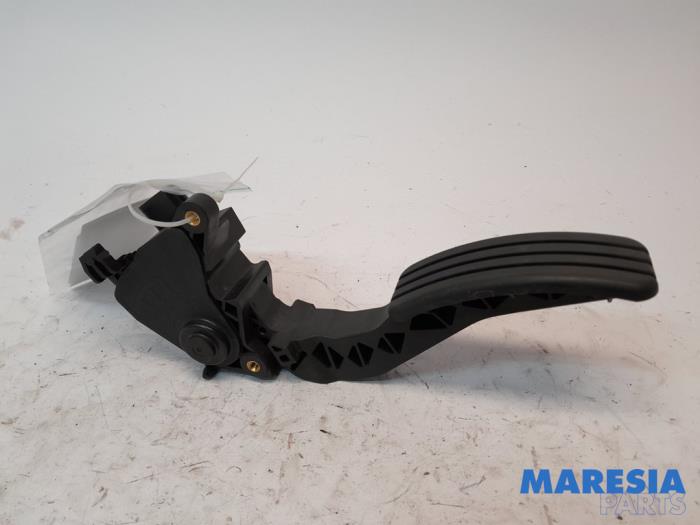 Gebruikte Sensor Gaspedaalpositie Renault Megane III Berline (BZ) 1.6 16V Prijs € 45,00 Margeregeling aangeboden door Maresia Parts