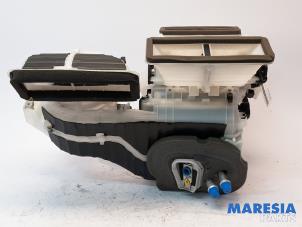 Gebruikte Kachelhuis Fiat Punto III (199) 0.9 TwinAir Turbo 100 Prijs € 250,00 Margeregeling aangeboden door Maresia Parts