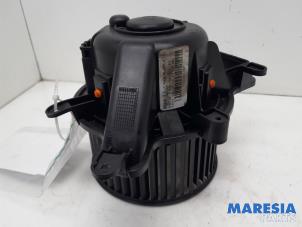 Gebruikte Chaufage Ventilatiemotor Peugeot 3008 I (0U/HU) 1.6 16V THP 155 Prijs € 40,00 Margeregeling aangeboden door Maresia Parts