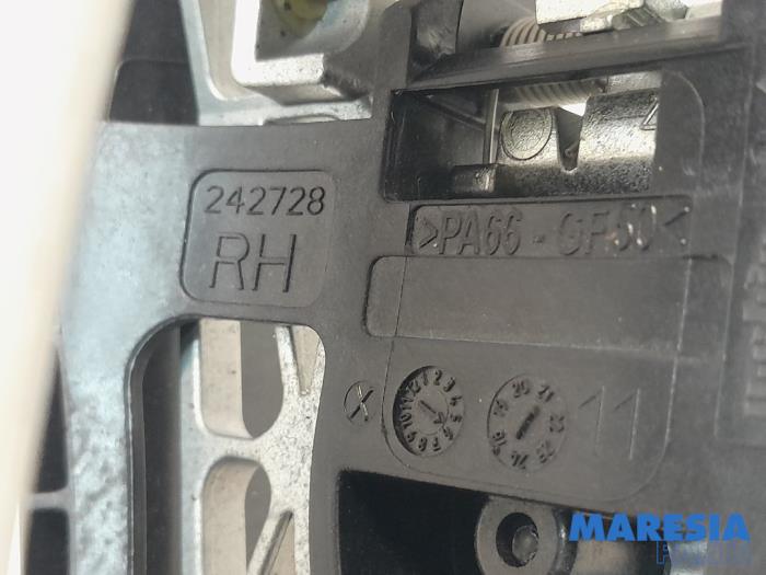 Schuifdeurgreep links van een Peugeot Expert (V1/VA/VB/VE/VF/VT/VY) 2.0 Blue HDi 120 16V 2021