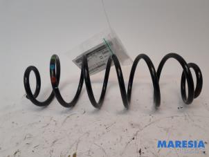 Gebruikte Veerschroef achter Peugeot 208 I (CA/CC/CK/CL) 1.2 Vti 12V PureTech 82 Prijs € 35,00 Margeregeling aangeboden door Maresia Parts