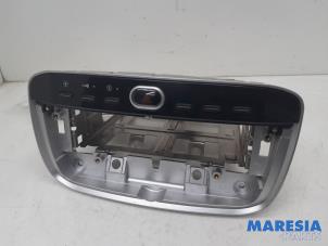 Gebruikte Radio omlijsting Fiat Punto Evo (199) 1.3 JTD Multijet 85 16V Euro 5 Prijs € 50,00 Margeregeling aangeboden door Maresia Parts