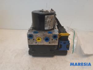 Gebruikte ABS Pomp Renault Megane III Grandtour (KZ) 1.2 16V TCE 115 Prijs € 207,90 Margeregeling aangeboden door Maresia Parts