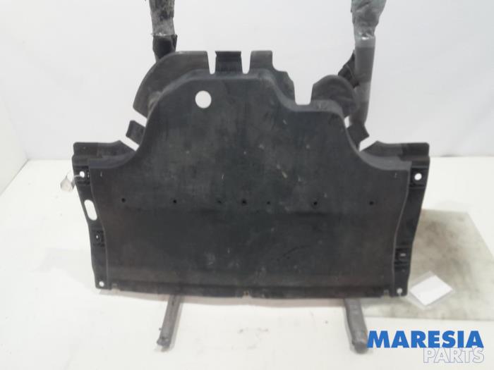 RENAULT Trafic 3 generation (2014-2023) Engine Cover 758901007R 25174961