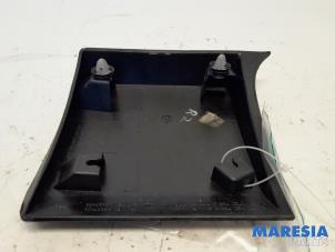 Gebruikte Sierstrip Renault Trafic (1FL/2FL/3FL/4FL) 1.6 dCi 95 Prijs € 24,20 Inclusief btw aangeboden door Maresia Parts