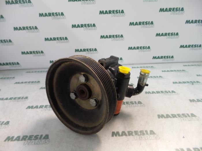 Gebruikte Pomp Servo Lancia Lybra SW 1.8 16V VVT Prijs € 75,00 Margeregeling aangeboden door Maresia Parts