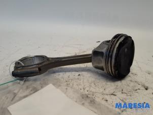 Gebruikte Zuiger Citroen C4 Picasso (3D/3E) 1.2 12V PureTech 130 Prijs € 50,00 Margeregeling aangeboden door Maresia Parts