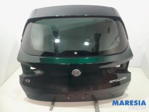 Gebruikte Achterklep Alfa Romeo Stelvio (949) 2.0 T 16V Q4 Prijs € 750,00 Margeregeling aangeboden door Maresia Parts