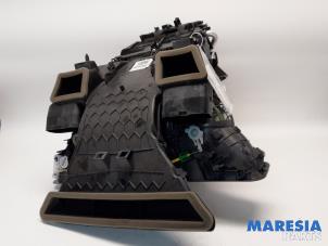 Gebruikte Chaufagebak Renault Trafic (1FL/2FL/3FL/4FL) 1.6 dCi 145 Twin Turbo Prijs € 361,79 Inclusief btw aangeboden door Maresia Parts