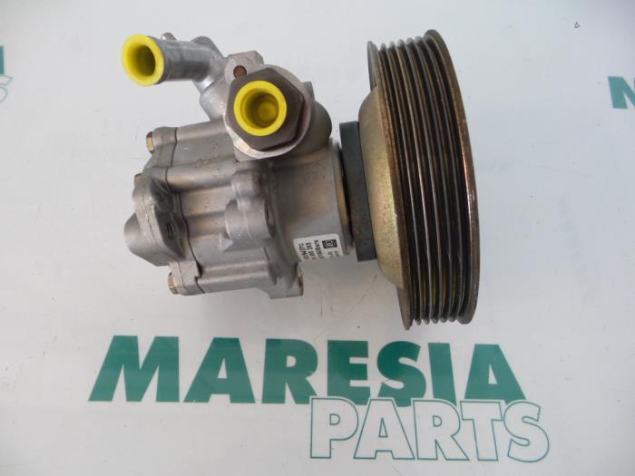 Gebruikte Servopomp Alfa Romeo 146 (930B) 1.4 Twin Spark 16V Prijs € 50,00 Margeregeling aangeboden door Maresia Parts