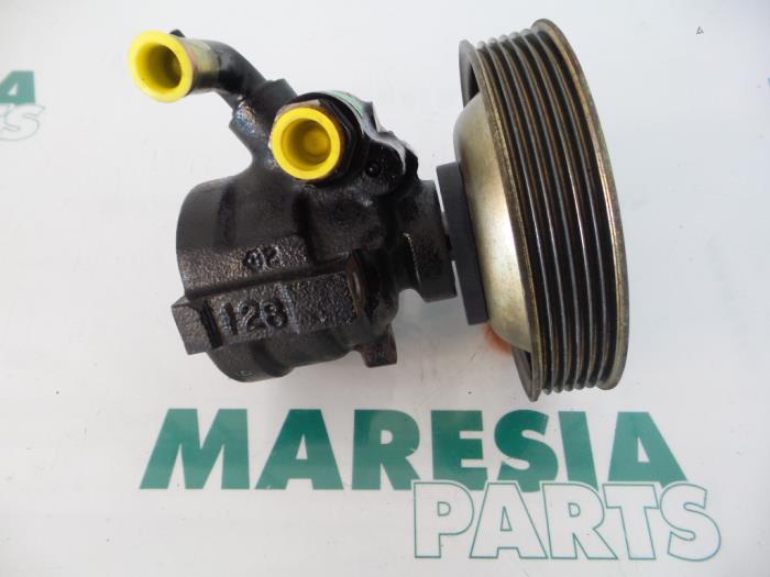 Gebruikte Servopomp Alfa Romeo 146 (930B) 1.6 Twin Spark 16V Prijs € 50,00 Margeregeling aangeboden door Maresia Parts