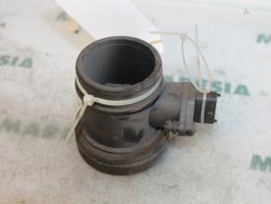Gebruikte Luchthoeveelheidsmeter Alfa Romeo Spider (916) 2.0 16V Twin Spark Prijs € 35,00 Margeregeling aangeboden door Maresia Parts