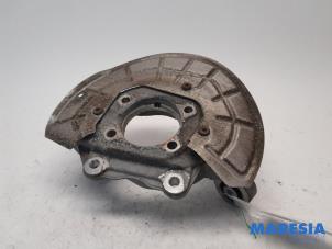 Gebruikte Fusee links-achter Alfa Romeo Stelvio (949) 2.0 T 16V Q4 Prijs € 175,00 Margeregeling aangeboden door Maresia Parts