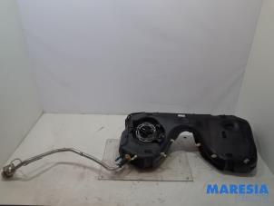 Gebruikte Tank Alfa Romeo Stelvio (949) 2.0 T 16V Q4 Prijs € 315,00 Margeregeling aangeboden door Maresia Parts