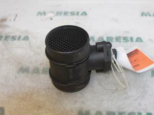 Gebruikte Luchthoeveelheidsmeter Alfa Romeo 155 (167) 2.0 Twin Spark 16V Prijs € 35,00 Margeregeling aangeboden door Maresia Parts