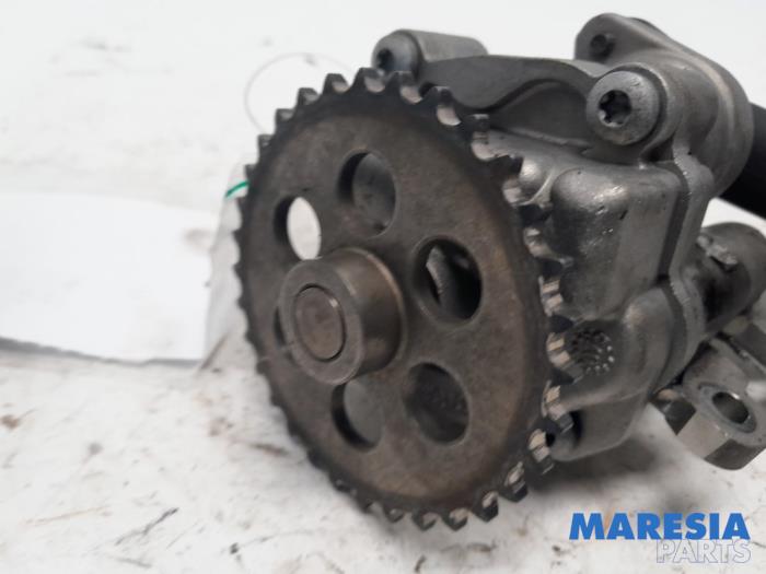 Oliepomp van een Citroën Jumper (U9) 2.2 HDi 130 2016