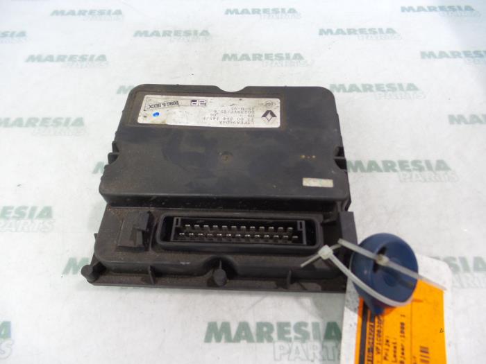 Gebruikte Computer Automatische Bak Renault Twingo (C06) 1.2 Easy Phase I Prijs € 50,00 Margeregeling aangeboden door Maresia Parts