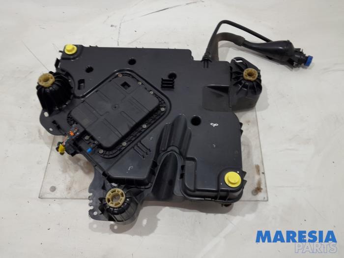 Adblue tank van een Peugeot Expert (VA/VB/VE/VF/VY) 1.6 Blue HDi 95 16V 2018