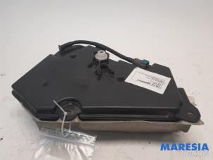 Gebruikte Additatief tank Peugeot RCZ (4J) 2.0 HDi 16V FAP Prijs € 262,50 Margeregeling aangeboden door Maresia Parts