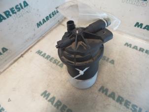 Gebruikte Brandstoffilterhuis Renault Clio II Societe (SB) 1.9 D Prijs € 50,00 Margeregeling aangeboden door Maresia Parts