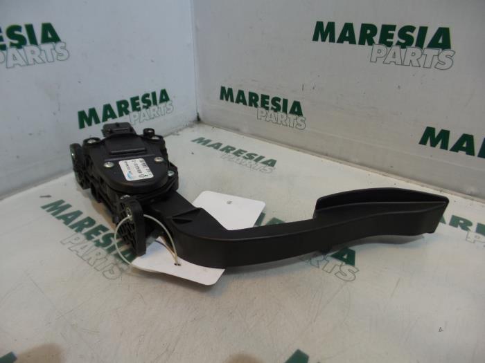 Gebruikte Sensor Gaspedaalpositie Renault Twingo II (CN) 1.2 Prijs € 19,95 Margeregeling aangeboden door Maresia Parts