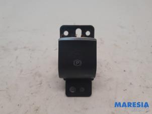 Gebruikte Handrem schakelaar Alfa Romeo Stelvio (949) 2.0 T 16V Q4 Prijs € 30,00 Margeregeling aangeboden door Maresia Parts