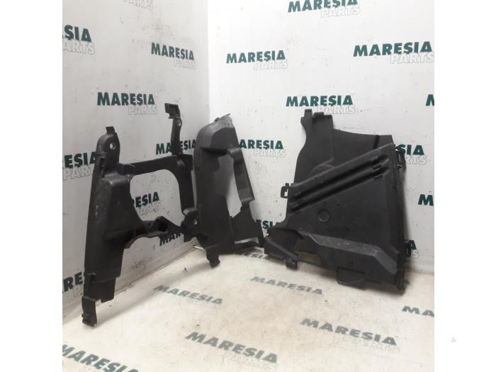 Gebruikte Distributiedeksel Renault Laguna II (BG) 1.8 16V Prijs € 20,00 Margeregeling aangeboden door Maresia Parts