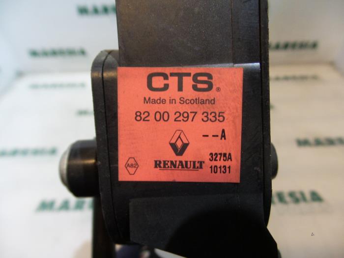 Gaspedaalpositie Sensor van een Renault Clio III (BR/CR) 1.6 16V 2006