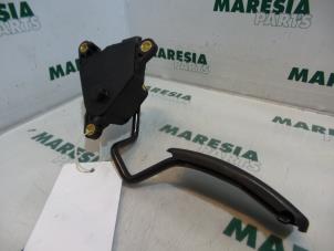 Gebruikte Sensor Gaspedaalpositie Renault Clio III (BR/CR) 1.6 16V Prijs € 29,95 Margeregeling aangeboden door Maresia Parts