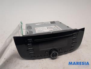 Gebruikte Radio CD Speler Fiat Punto III (199) 1.3 JTD Multijet 85 16V Prijs € 120,75 Margeregeling aangeboden door Maresia Parts