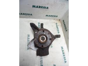 Gebruikte Fusee links-voor Alfa Romeo 155 (167) 2.0 Twin Spark 16V Prijs € 35,00 Margeregeling aangeboden door Maresia Parts