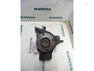Gebruikte Fusee links-voor Alfa Romeo 155 (167) 1.6 Twin Spark 16V Prijs € 35,00 Margeregeling aangeboden door Maresia Parts