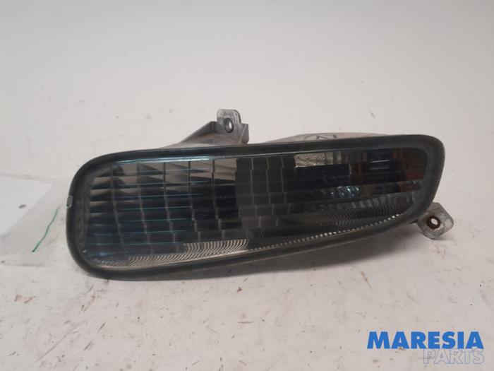 Gebruikte Pinker links Fiat Punto III (199) 1.3 JTD Multijet 85 16V Prijs € 15,00 Margeregeling aangeboden door Maresia Parts