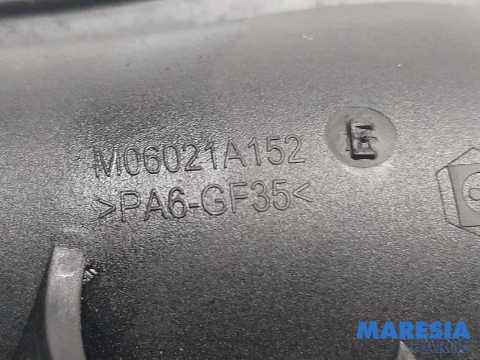 Luchtinlaat slang van een Peugeot RCZ (4J) 2.0 HDi 16V FAP 2012