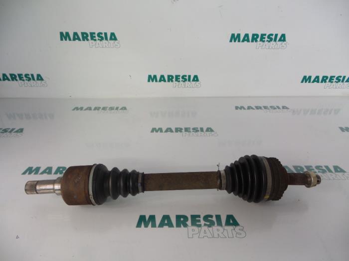 Gebruikte Steekas links-voor Peugeot 605 (6B) 2.4 SRDT,SVDT 12V Prijs € 35,00 Margeregeling aangeboden door Maresia Parts