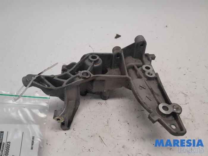 Gebruikte Dynamosteun boven Citroen C3 (SC) 1.6 HDi 92 Prijs € 34,99 Margeregeling aangeboden door Maresia Parts