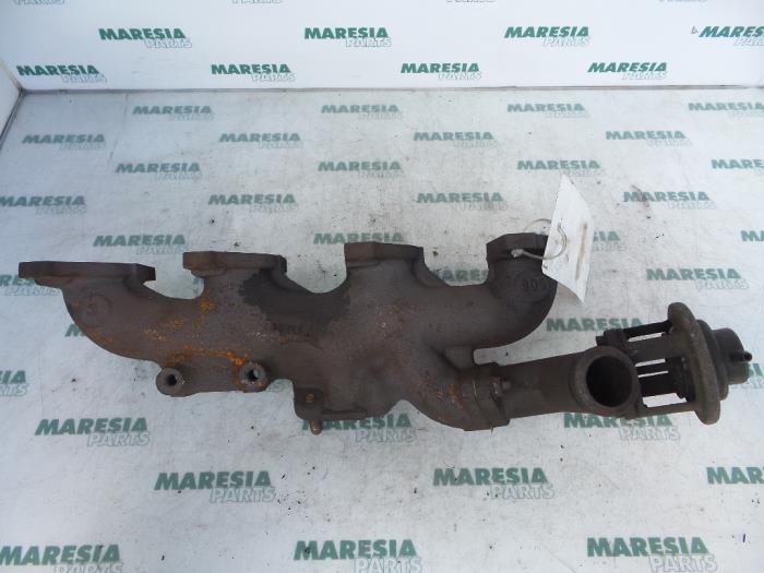 Gebruikte Uitlaatspruitstuk Peugeot Expert (222/224) 2.0 HDi 90 Prijs € 60,50 Inclusief btw aangeboden door Maresia Parts