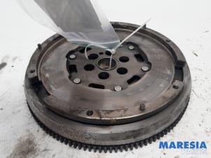 Gebruikte Dubbele massa vliegwiel Citroen C3 (SX/SW) 1.2 12V e-THP PureTech 110 Prijs € 79,00 Margeregeling aangeboden door Maresia Parts
