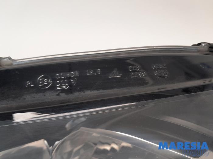 Linker Koplamp van een Peugeot 308 SW (L4/L9/LC/LJ/LR) 1.6 HDi 92 16V 2014