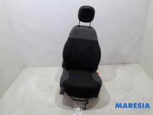 Gebruikte Voorstoel rechts Fiat Panda (312) 1.0 Hybrid Prijs € 210,00 Margeregeling aangeboden door Maresia Parts