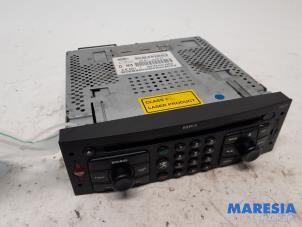 Gebruikte Radio CD Speler Peugeot 307 CC (3B) 2.0 16V Prijs € 210,00 Margeregeling aangeboden door Maresia Parts
