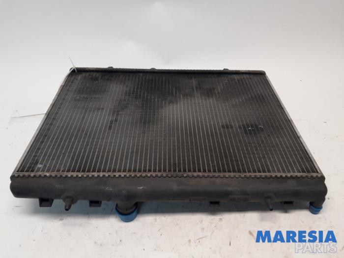 Gebruikte Radiateur Peugeot 307 CC (3B) 2.0 16V Prijs € 20,00 Margeregeling aangeboden door Maresia Parts