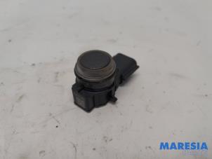 Gebruikte Sensor PDC Renault Kadjar (RFEH) 1.6 TCE 165 Prijs € 25,00 Margeregeling aangeboden door Maresia Parts