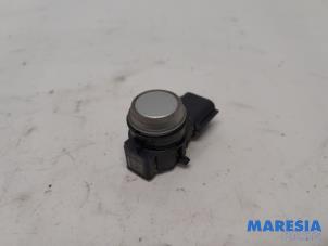 Gebruikte PDC Sensor Renault Kadjar (RFEH) 1.6 TCE 165 Prijs € 25,00 Margeregeling aangeboden door Maresia Parts