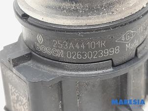 Gebruikte PDC Sensor Renault Kadjar (RFEH) 1.6 TCE 165 Prijs € 25,00 Margeregeling aangeboden door Maresia Parts