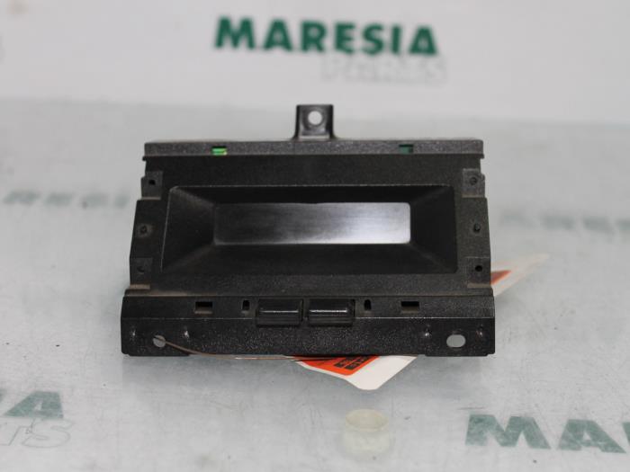 Gebruikte Display Interieur Renault Laguna I (B56) 1.9 dTi Prijs € 15,00 Margeregeling aangeboden door Maresia Parts