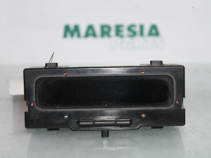 Gebruikte Display Interieur Renault Laguna I (B56) 1.9 dTi Prijs € 15,00 Margeregeling aangeboden door Maresia Parts