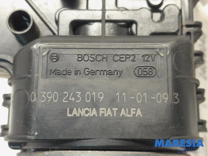 ALFA ROMEO Giulietta 940 (2010-2020) Priekinių valytuvų mechanizmo varikliukas 0390243019 24590983